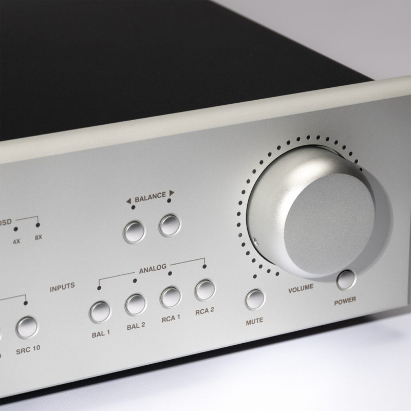 Bryston BR20 stereo pradinis stiprintuvas