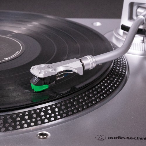 Audio Technica AT-LP120XUSB patefonas, Tiesioginė pavara, DC servo variklis